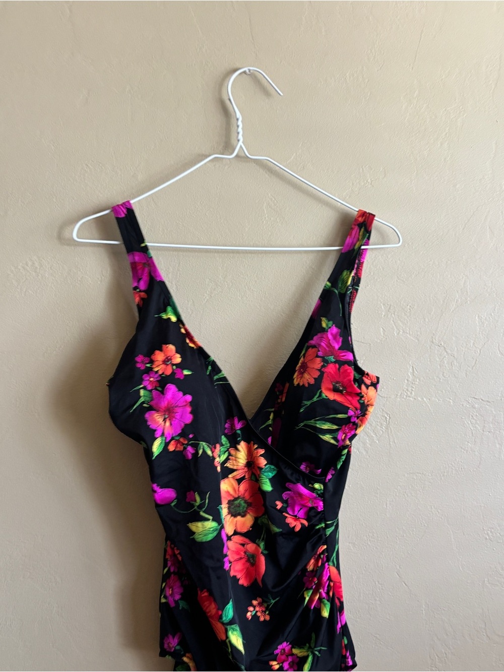 Miraclesuit floral swimsuit - Picture 2 of 7